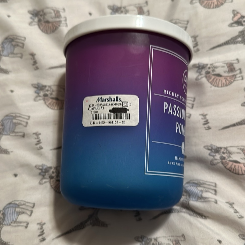 DW Home Passion Fruit Pomelo Candle - Picture 2 of 4